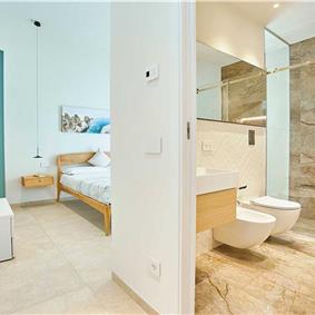 3 bedroom villa with infinity pool and jacuzzi, Scopello, sleeps 5-6